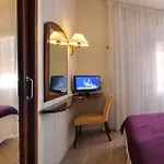 Готель Rvhotels Avenida