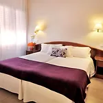 Готель Rvhotels Avenida