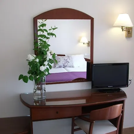 Rvhotels Avenida 2* توسا ذي مار