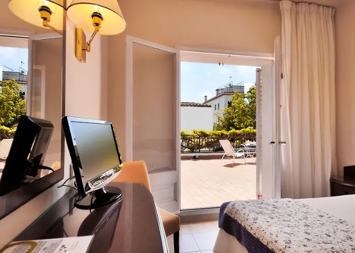 מלון Rvhotels Avenida טוסה דה מאר