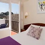 Rvhotels Avenida 2*