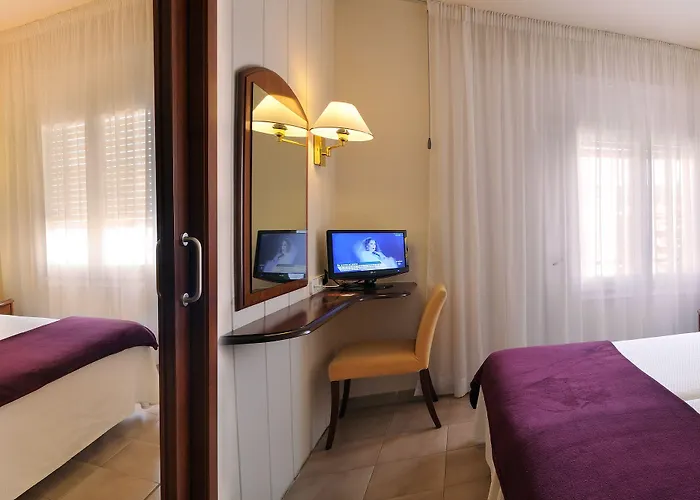 Готель Rvhotels Avenida