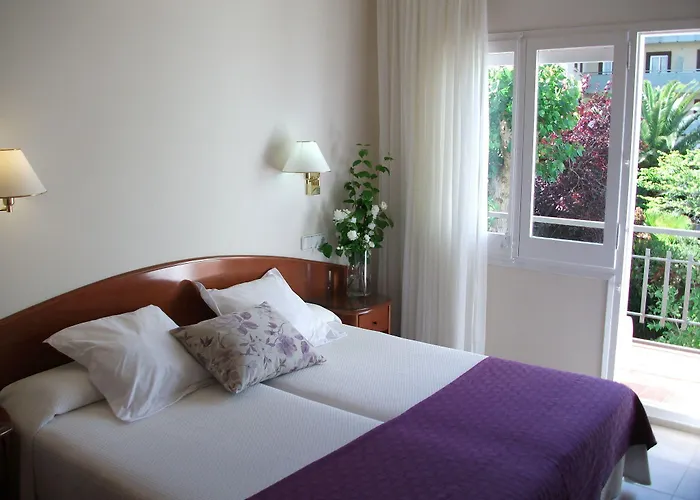 Готель Rvhotels Avenida 2*