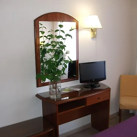 Rvhotels Avenida מלון 2*