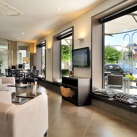 Rvhotels Avenida توسا ذي مار
