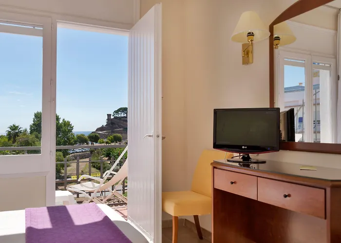 Rvhotels Avenida Отель Тосса-де-Мар